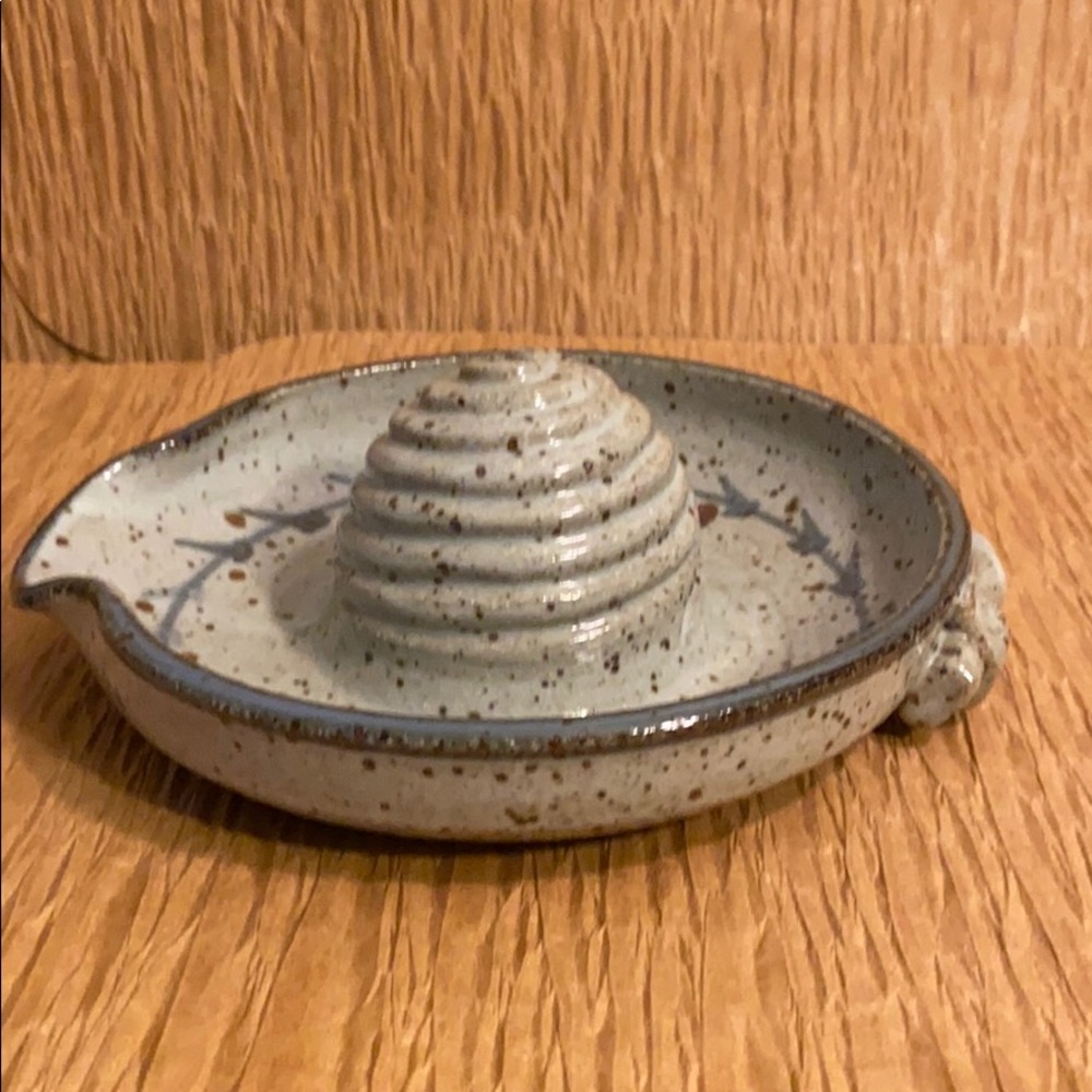 Pottery Juicer with spout